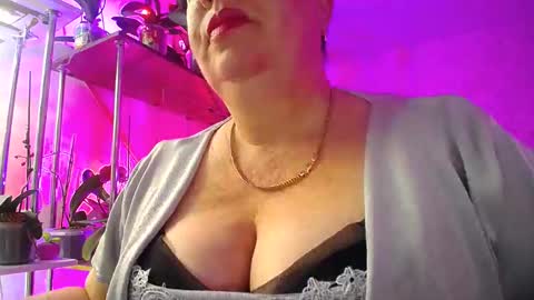 Snapshot of lady_gloria chatting on January 26, 2025, 9:40 am Lady Gloria online show from January 26, 2025, 9:40 am