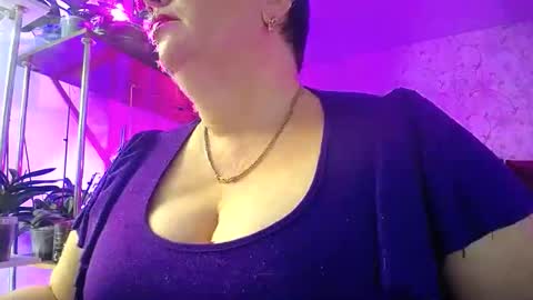 Lady Gloria online show from November 19, 2025, 5:40 am