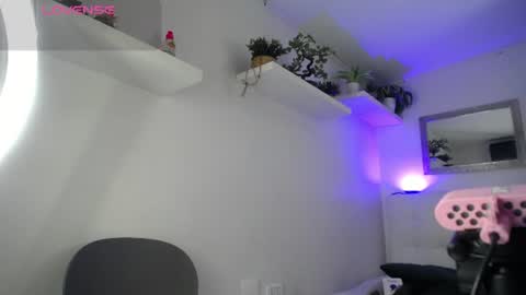 Snapshot of lady_hellen chatting on June 27, 2026, 7:08 pm online show from June 27, 2026, 7:08 pm