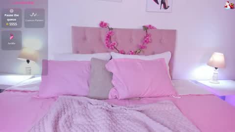 Lady  online show from February 7, 2025, 10:41 pm