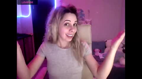 lady_smile69 online show from February 2, 2026, 4:00 am