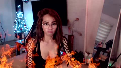 M MMY online show from December 6, 2024, 1:07 am