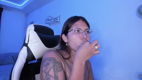 Snapshot of ladybrown_16 chatting on November 22, 2025, 2:43 am Lady online show from November 22, 2025, 2:43 am