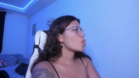 Snapshot of ladybrown_16 chatting on January 9, 2026, 2:47 am Lady online show from January 9, 2026, 2:47 am