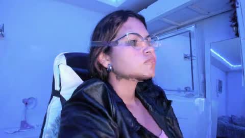  Lady  online show from April 13, 2026, 3:56 am