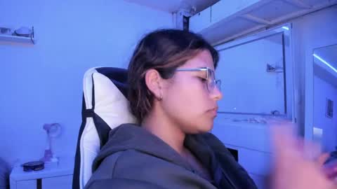  Lady  online show from May 20, 2026, 3:02 am