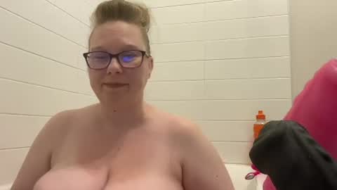 Snapshot of ladycherielynn chatting on June 17, 2026, 2:07 pm LadyCherieLynn online show from June 17, 2026, 2:07 pm