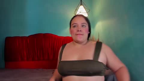 Snapshot of ladyclaudia1 chatting on February 11, 2025, 7:27 pm Katalina y adrian online show from February 11, 2025, 7:27 pm
