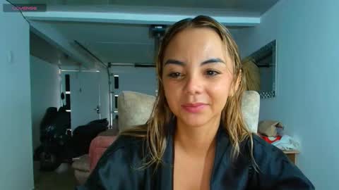 Hello im lady nice to meet you  online show from October 22, 2025, 8:30 pm