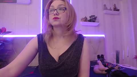 Snapshot of ladyjeen chatting on February 18, 2025, 7:54 am  Lady Jeen    Back on Sunday 8th of December online show from February 18, 2025, 7:54 am