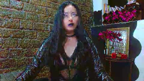 ladylunatikka online show from May 19, 2026, 1:56 am