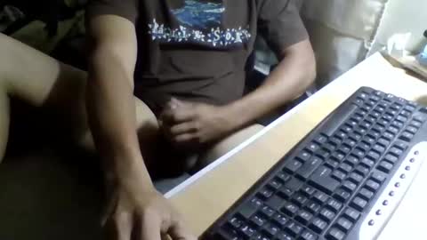 Snapshot of lagenovadura chatting on April 4, 2026, 10:07 pm La Genova esta Dura beard boy male dick mastubate latinosexy latinohot latino glasses mature strong stronglegs online show from April 4, 2026, 10:07 pm