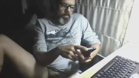 Snapshot of lagenovadura chatting on April 15, 2026, 5:25 am La Genova esta Dura beard boy male dick mastubate latinosexy latinohot latino glasses mature strong stronglegs online show from April 15, 2026, 5:25 am