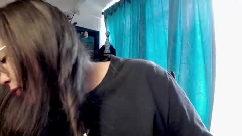 laia_hadid online show from February 21, 2026, 2:51 pm