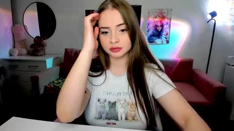 Snapshot of lain__ chatting on October 3, 2025, 10:40 pm Kira online show from October 3, 2025, 10:40 pm