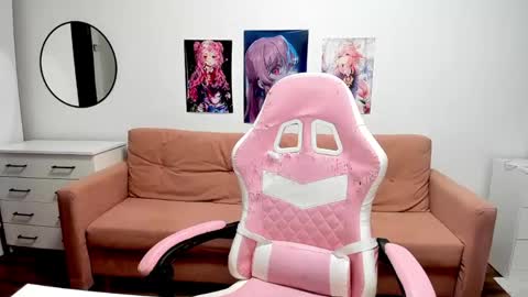 Kira online show from April 21, 2026, 11:18 pm