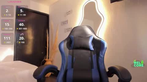 lakshmi_rai online show from December 4, 2025, 9:34 pm