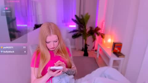 Laly online show from March 9, 2025, 7:37 pm