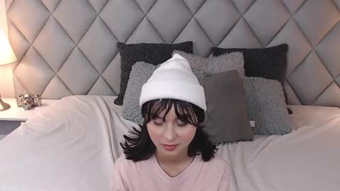 Laly Castro online show from February 5, 2025, 8:04 pm