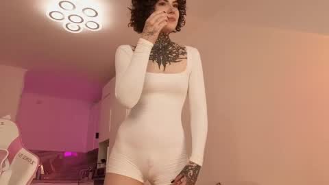 Eva online show from May 25, 2026, 3:12 am