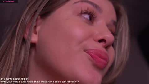 Snapshot of lana_rosy chatting on December 26, 2024, 8:50 am Alana online show from December 26, 2024, 8:50 am