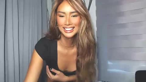 Snapshot of lanadel_hilton chatting on February 3, 2025, 4:04 am Lana online show from February 3, 2025, 4:04 am