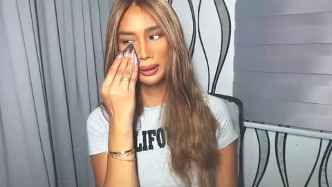 Snapshot of lanadel_hilton chatting on February 6, 2025, 12:22 am Lana online show from February 6, 2025, 12:22 am