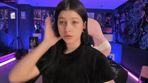 L A N A  online show from September 24, 2025, 9:29 pm