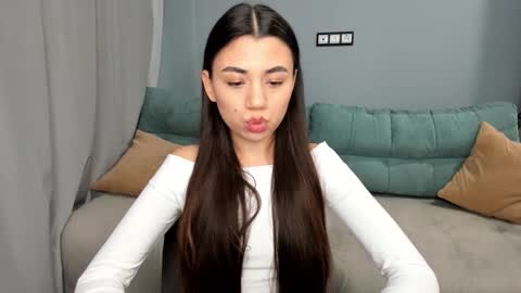 Lana online show from November 10, 2025, 2:16 pm