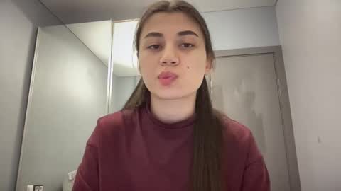 Lana online show from December 5, 2025, 3:20 pm