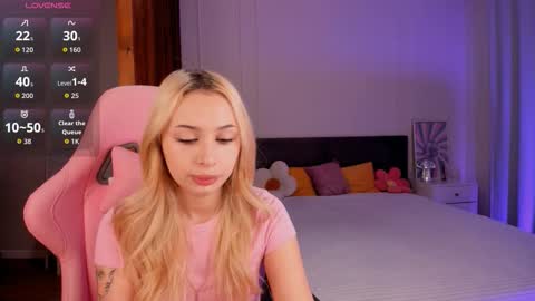 Lana online show from December 16, 2025, 4:28 am