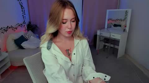 Lana online show from September 8, 2025, 10:20 pm