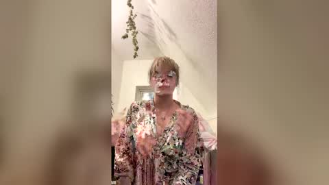 laneybel online show from December 4, 2025, 6:55 am