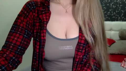 langoria online show from March 3, 2025, 8:11 pm