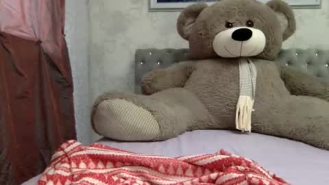 langoria online show from October 3, 2025, 1:08 pm