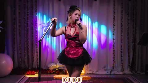 lankwaifong_cindy online show from May 17, 2026, 10:00 am