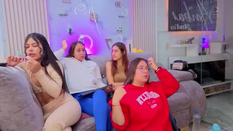 lanna_as online show from March 13, 2026, 1:29 pm