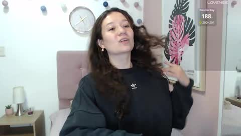 Lanna online show from March 27, 2026, 1:22 pm