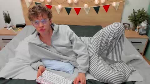 Fandi online show from January 8, 2025, 4:11 pm