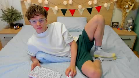 Fandi online show from January 28, 2025, 2:43 am