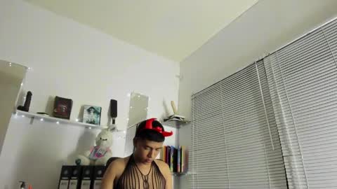 laparis19 online show from May 7, 2026, 6:46 pm