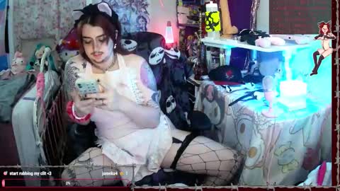 FtMhellhound online show from October 22, 2025, 4:35 am