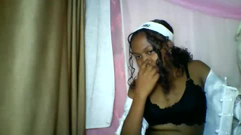 lara_belle online show from May 7, 2026, 8:25 pm