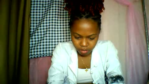 lara_belle online show from June 7, 2026, 4:44 pm