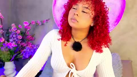 lara_curly online show from June 19, 2026, 10:19 am