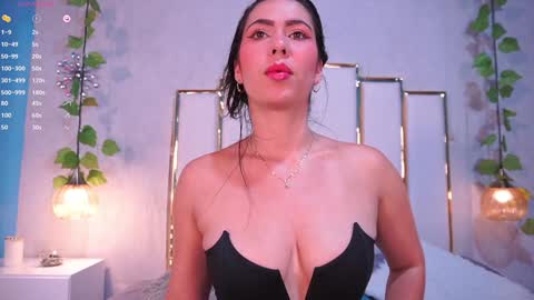 Hello Guys I am Lara Giraldo  WELCOME To my room online show from December 28, 2024, 3:47 am