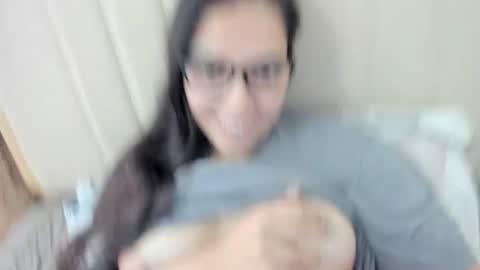 lara online show from November 28, 2025, 3:04 pm