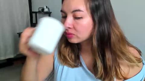 Lara online show from April 18, 2026, 12:14 am