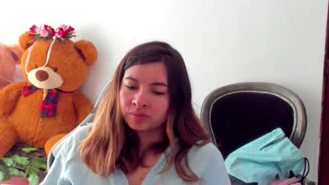 Lara online show from May 3, 2026, 1:50 pm