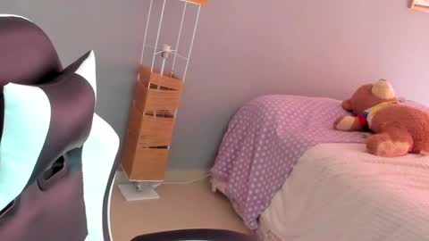 Lara online show from May 19, 2026, 4:13 pm
